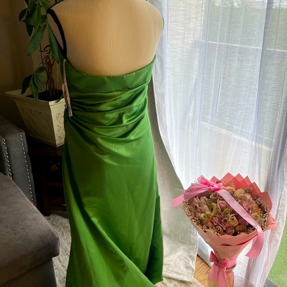 💥SALE😍💥David's Bridal Green Ruched Gown Spaghetti Strap - Picture 11 of 11